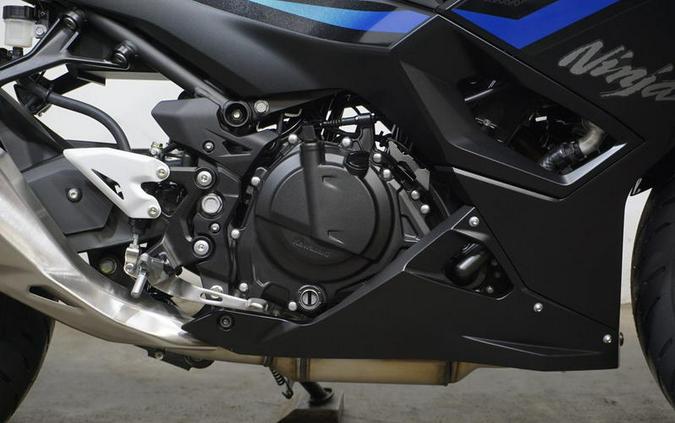 2025 Kawasaki Ninja® 500 ABS Metallic Flat Spark Black/Metallic Spark Black