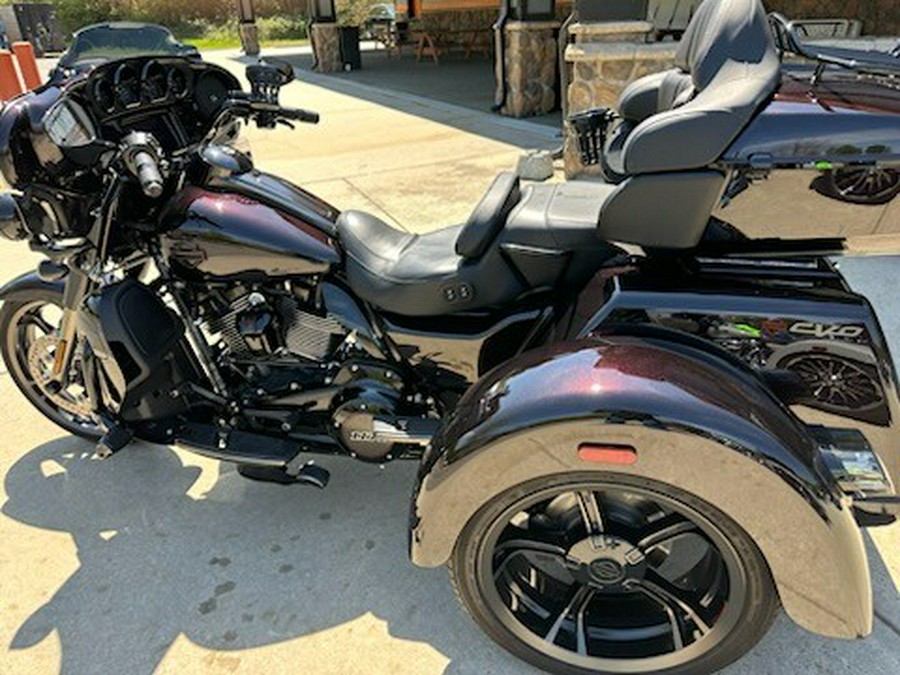 2021 Harley-Davidson CVO Tri Glide Charred Crimson