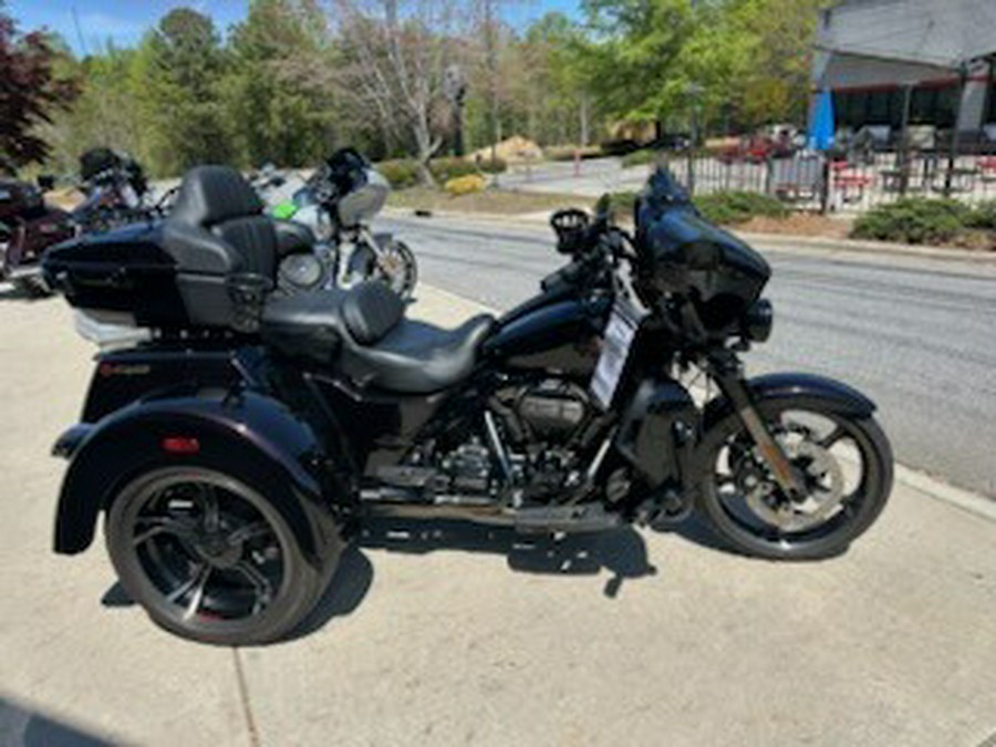 2021 Harley-Davidson CVO Tri Glide Charred Crimson