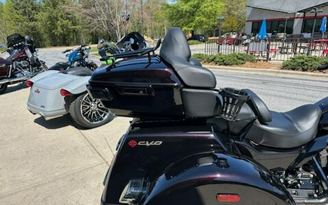 2021 Harley-Davidson® CVO™ Tri Glide® Charred Crimson