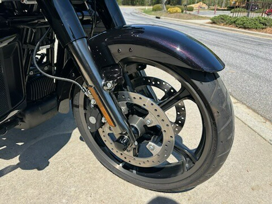 2021 Harley-Davidson CVO Tri Glide Charred Crimson