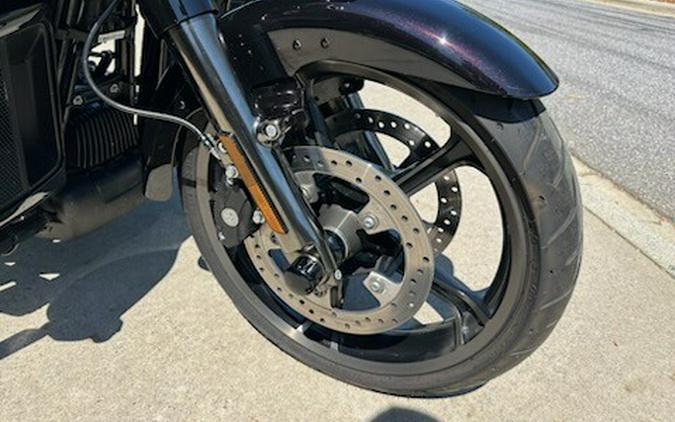 2021 Harley-Davidson® CVO™ Tri Glide® Charred Crimson