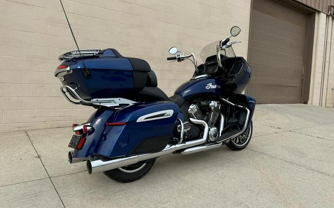 2022 Indian Motorcycle® Pursuit Limited with Premium Package Deepwater Metallic