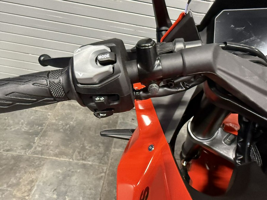 2025 Suzuki GSX-S 8R