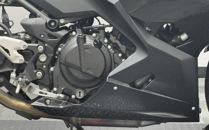 2023 Kawasaki Ninja® 400 Matrix Camo Gray/Metallic Matte Carbon Gray