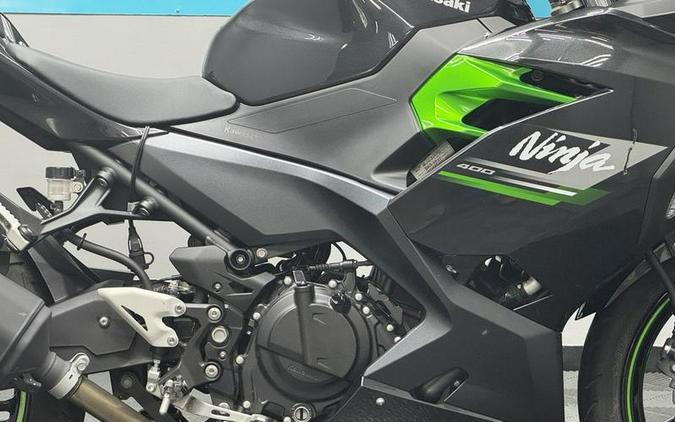 2023 Kawasaki Ninja® 400 Matrix Camo Gray/Metallic Matte Carbon Gray