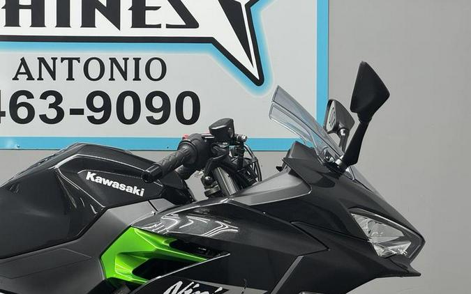 2023 Kawasaki Ninja® 400 Matrix Camo Gray/Metallic Matte Carbon Gray