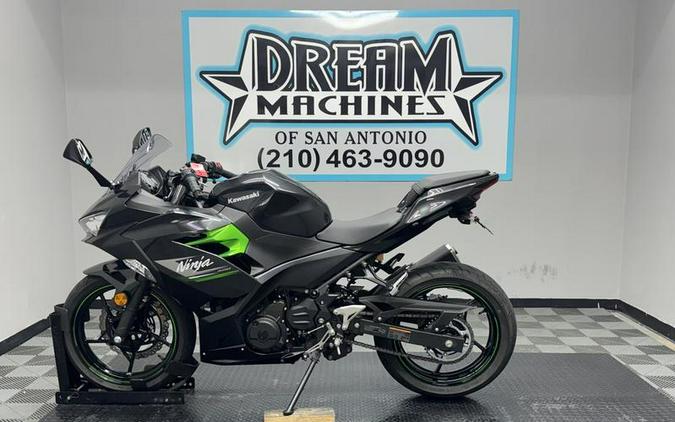 2023 Kawasaki Ninja® 400 Matrix Camo Gray/Metallic Matte Carbon Gray
