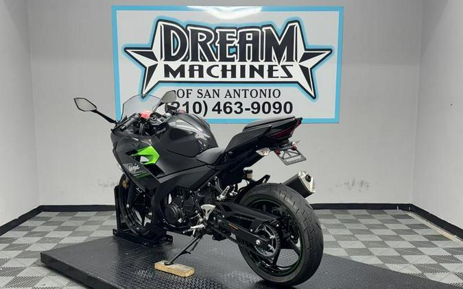 2023 Kawasaki Ninja® 400 Matrix Camo Gray/Metallic Matte Carbon Gray