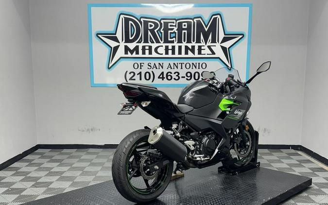 2023 Kawasaki Ninja® 400 Matrix Camo Gray/Metallic Matte Carbon Gray