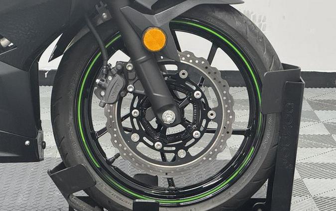 2023 Kawasaki Ninja® 400 Matrix Camo Gray/Metallic Matte Carbon Gray