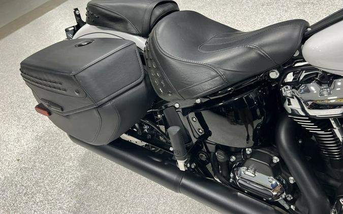 2025 Harley-Davidson Softail FLHC - Heritage Classic