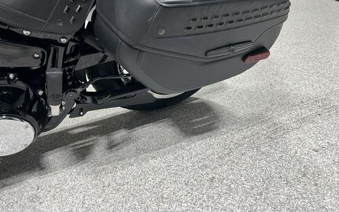 2025 Harley-Davidson Softail FLHC - Heritage Classic