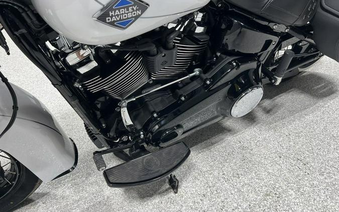2025 Harley-Davidson Softail FLHC - Heritage Classic