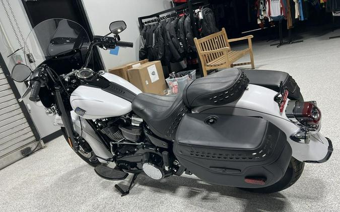 2025 Harley-Davidson Softail FLHC - Heritage Classic