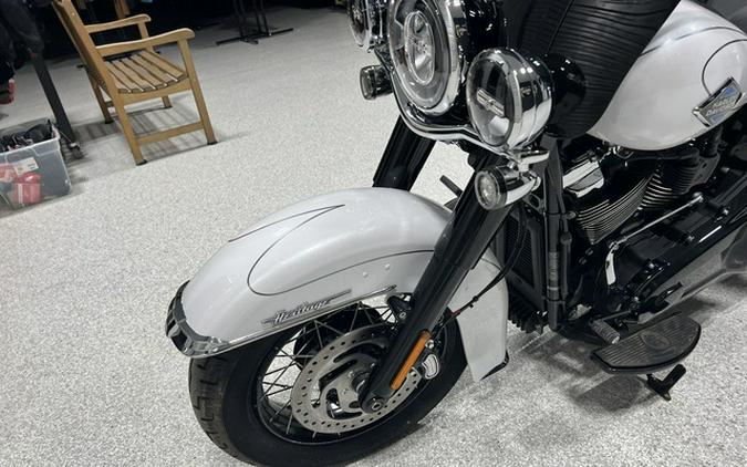 2025 Harley-Davidson Softail FLHC - Heritage Classic