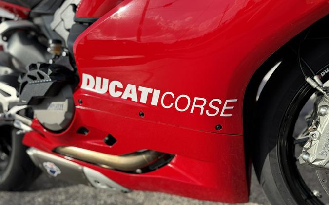 2015 Ducati 899 Panigale Red - 23996C