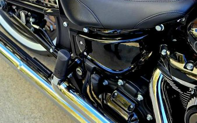 2018 Harley-Davidson® FLHCS - Softail® Heritage Classic 114
