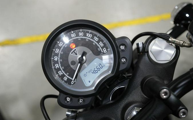 2019 Triumph Bonneville Bobber Black Jet Black