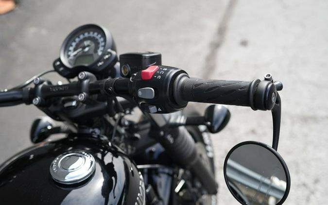 2019 Triumph Bonneville Bobber Black Jet Black