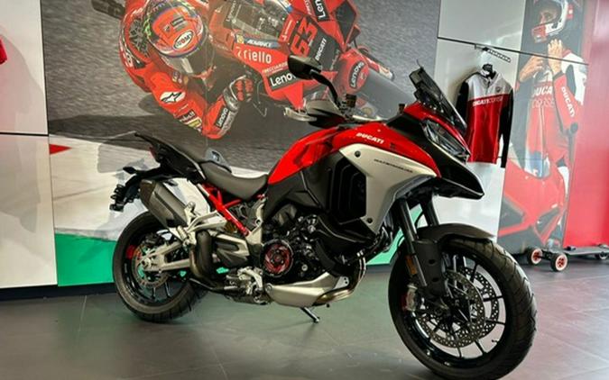 2022 Ducati Multistrada V4S Ducati Red / Alloy Wheels