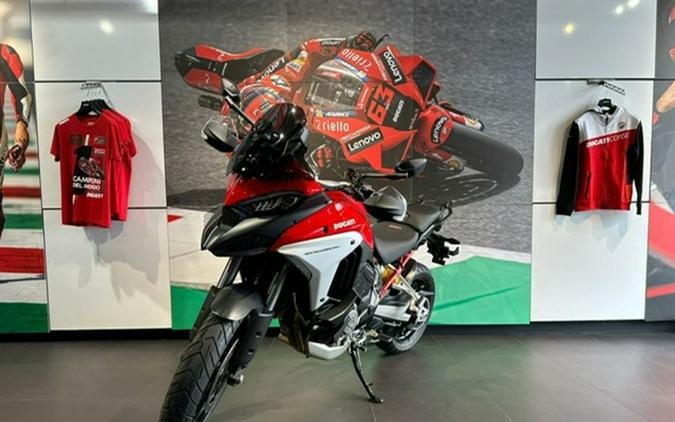 2022 Ducati Multistrada V4S Ducati Red / Alloy Wheels