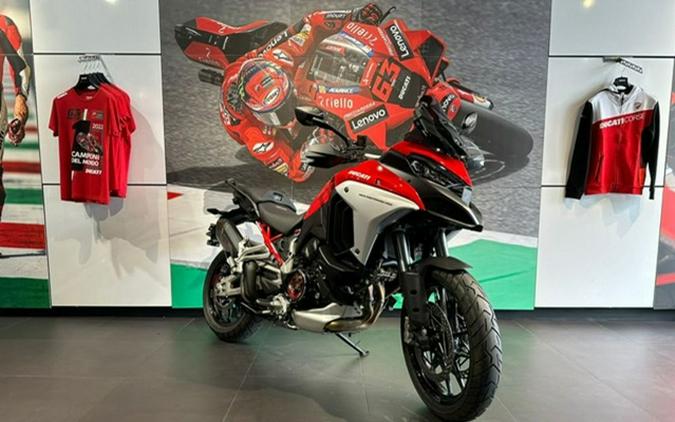 2022 Ducati Multistrada V4S Ducati Red / Alloy Wheels