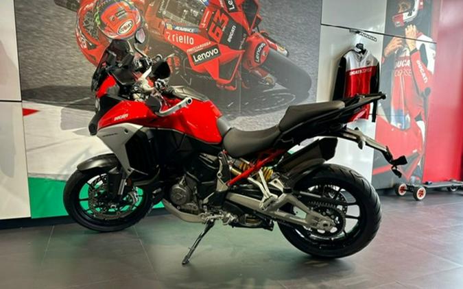 2022 Ducati Multistrada V4S Ducati Red / Alloy Wheels