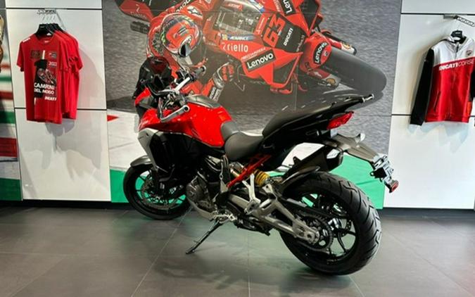 2022 Ducati Multistrada V4S Ducati Red / Alloy Wheels