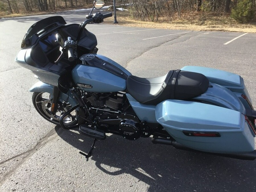 2024 Harley-Davidson® Road Glide® SHARKSKIN BLUE