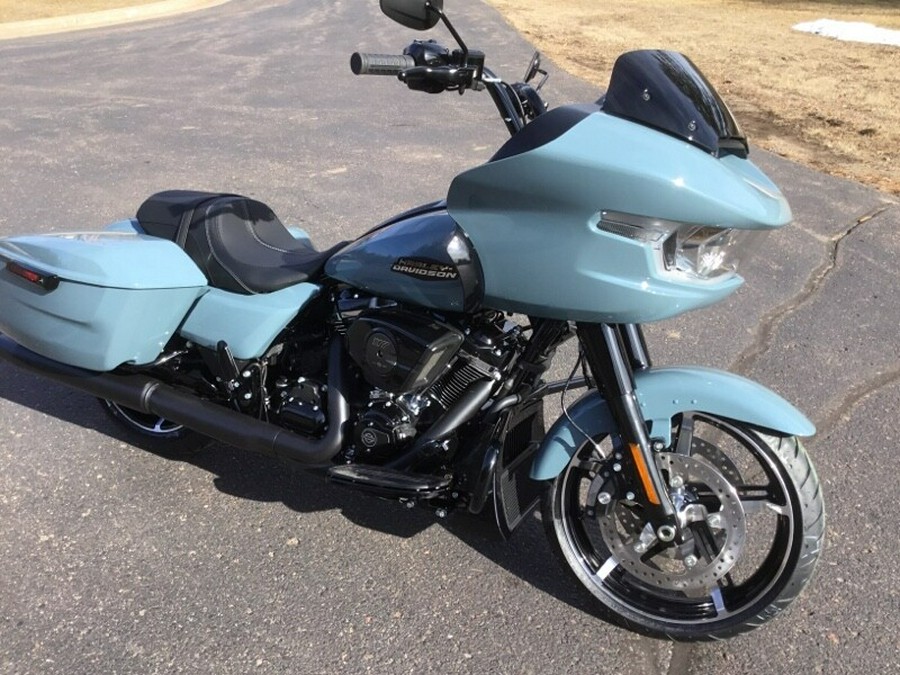 2024 Harley-Davidson® Road Glide® SHARKSKIN BLUE