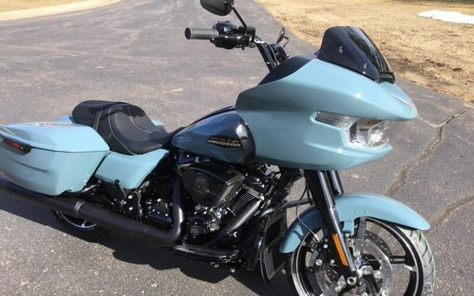 2024 Harley-Davidson® Road Glide® SHARKSKIN BLUE