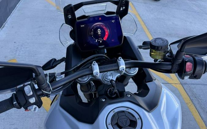 2025 Triumph Tiger 900 GT Snowdonia White / Sapphire Black