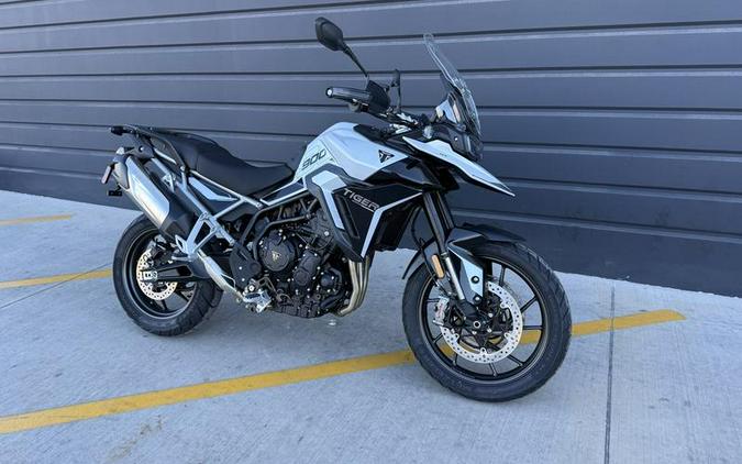2025 Triumph Tiger 900 GT Snowdonia White / Sapphire Black