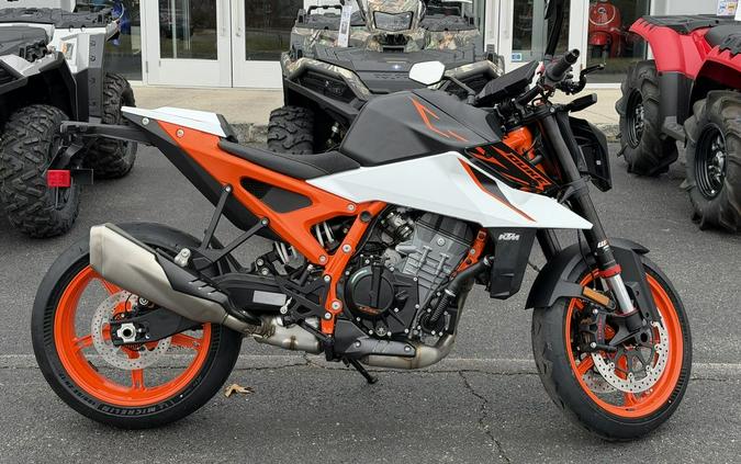 2026 KTM 990 Duke R