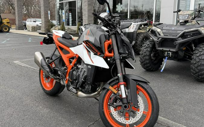 2026 KTM 990 Duke R