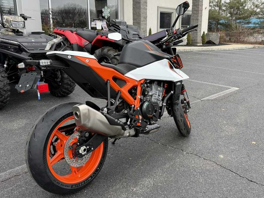 2026 KTM 990 Duke R
