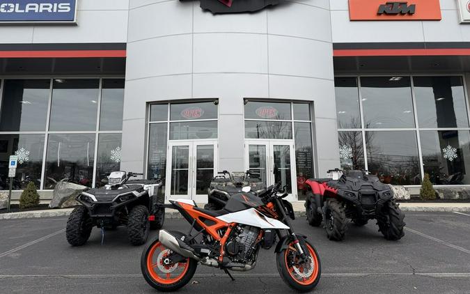 2026 KTM 990 Duke R
