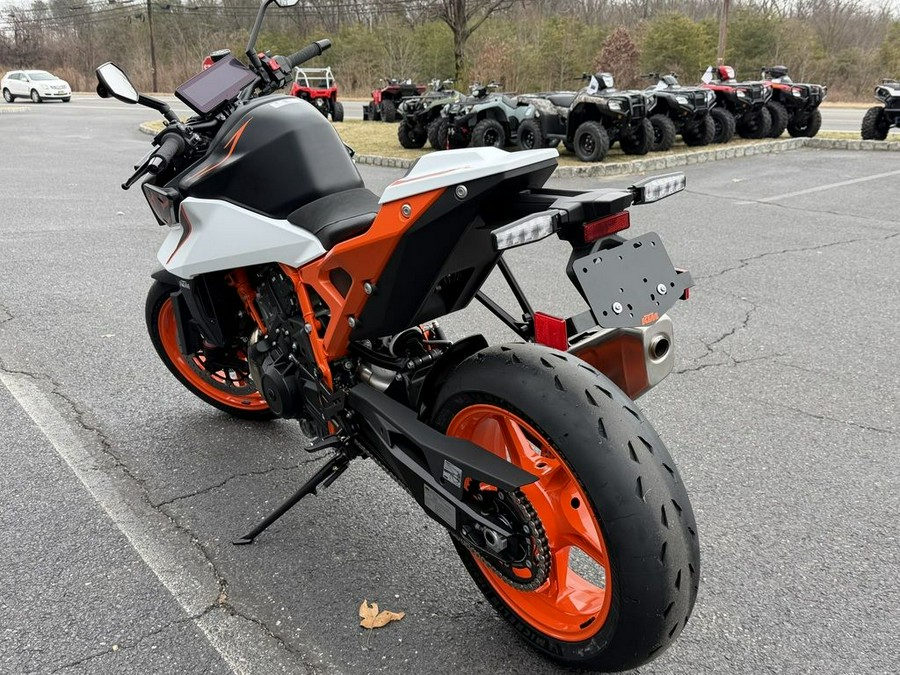 2026 KTM 990 Duke R