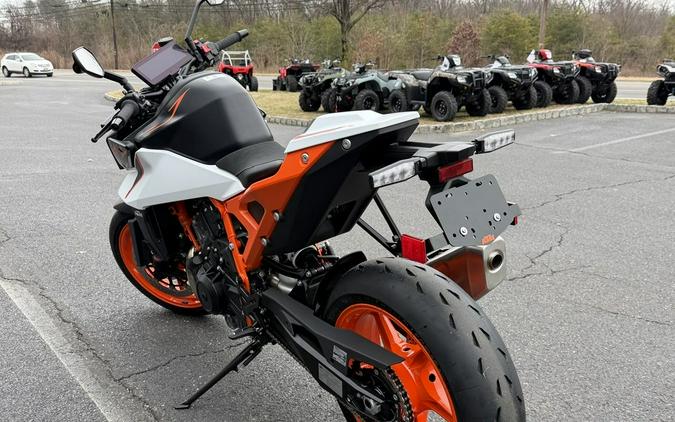 2026 KTM 990 Duke R