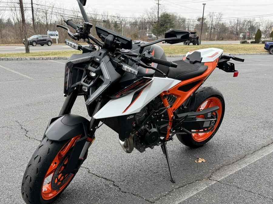 2026 KTM 990 Duke R