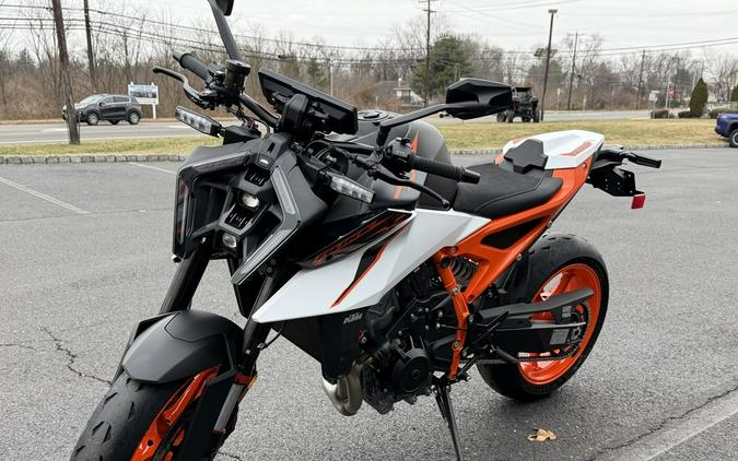 2026 KTM 990 Duke R