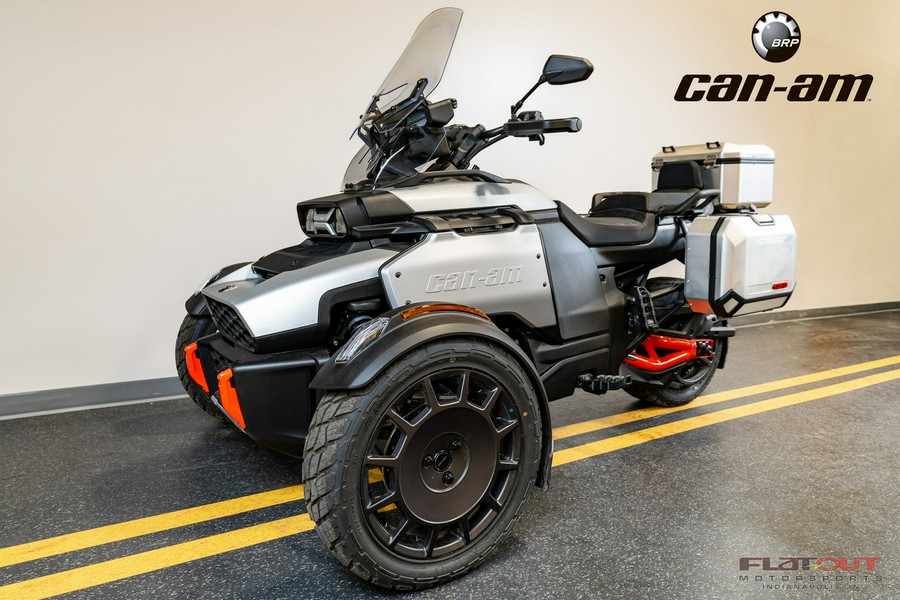 2025 Can-Am CANYON W/ HARD CASE