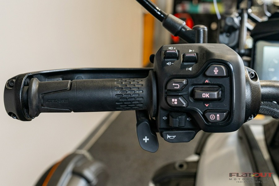 2025 Can-Am CANYON W/ HARD CASE