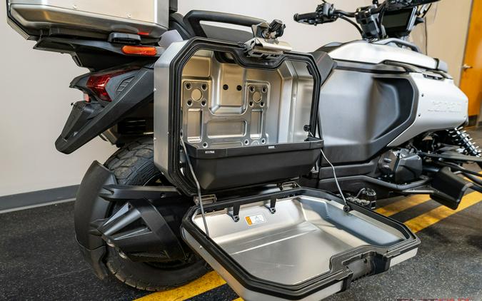 2025 Can-Am CANYON W/ HARD CASE