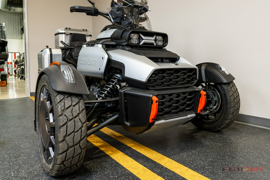 2025 Can-Am CANYON W/ HARD CASE