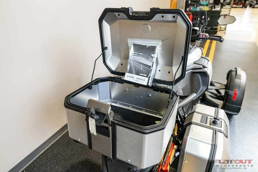 2025 Can-Am CANYON W/ HARD CASE