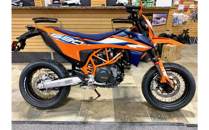 2024 KTM 690 SMC R