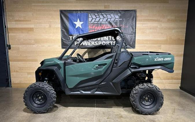 2023 Can-Am® Commander DPS 700