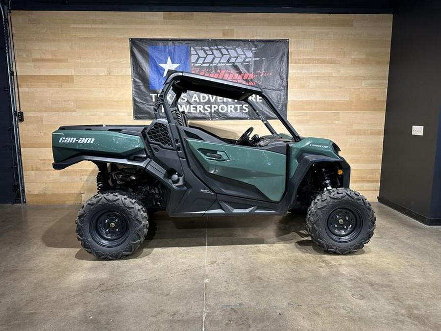 2023 Can-Am® Commander DPS 700